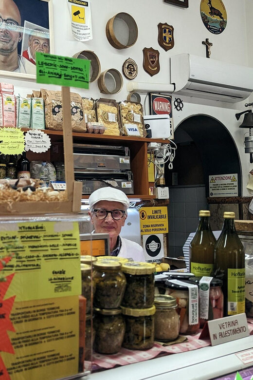 1.5 Hour Food Tour in Verona with Tastings & Sightseeing - Street-food-style pizza and bruschetta: how local adaptations taste different
