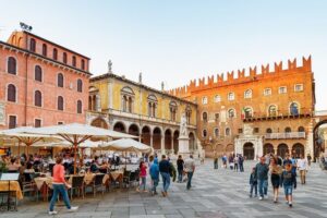 3 Hour Shared Walking and Aperitivo Tour of Verona - Meeting at Castelvecchio and getting oriented fast