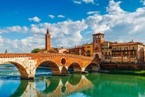 3 Hour Walking tour of Verona and Arena - Castelvecchio Fortress: Scaliger Power in One Strong Stop
