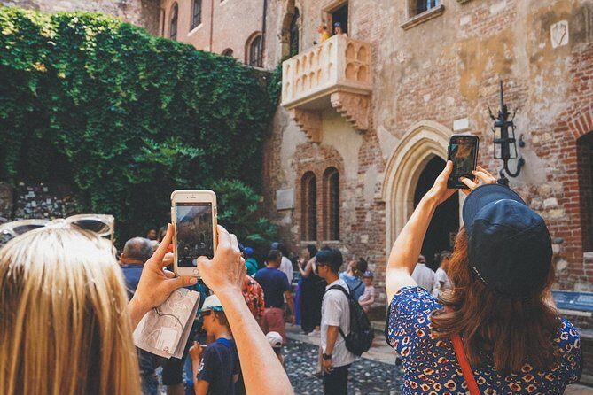 Best of Verona Highlights Walking Tour with Arena - Porta Borsari and the elegant street between sights