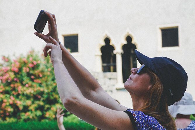 Best of Verona Highlights Walking Tour with Arena - Piazza dei Signori: Dante’s statue and Verona’s former power center