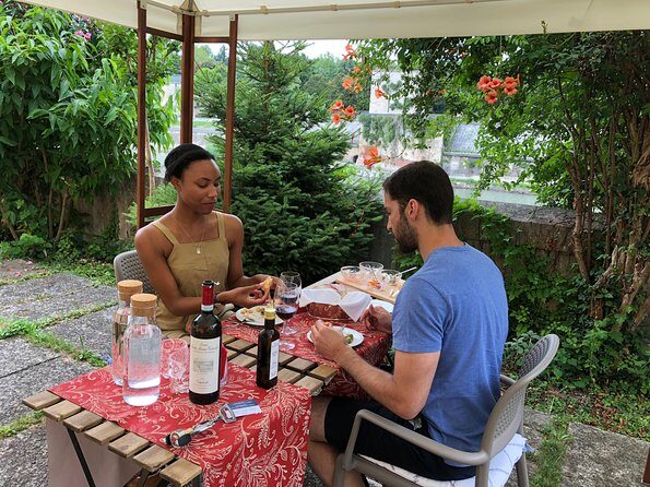 Discover Valpolicella by the River in Verona centre - What you’ll eat: pairing wine with salami, cheese, chutney, and bread