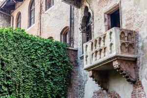 Explore Verona in 60 minutes with a Local - Stop 1: The Roman Amphitheater With Opera Fame
