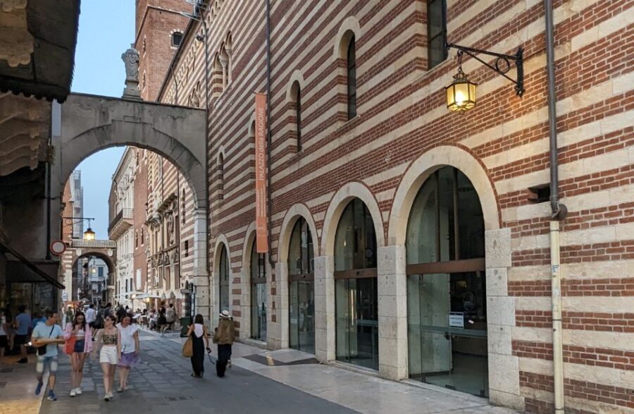 Guided Walking Tour in Verona - Juliet’s House stop: a fast look that sets up the medieval-to-Renaissance story