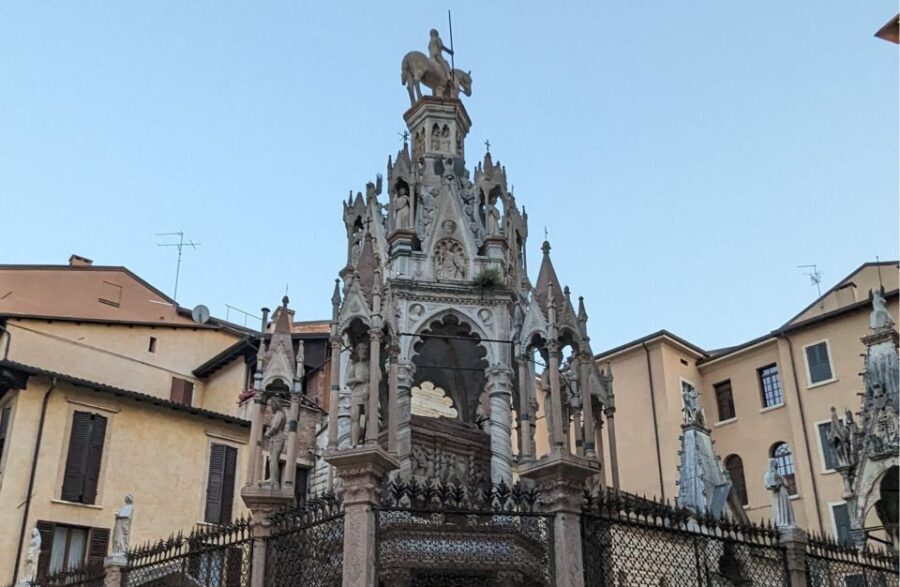 Guided Walking Tour in Verona - Piazza dei Signori: Dante, palazzo power, and street-level politics