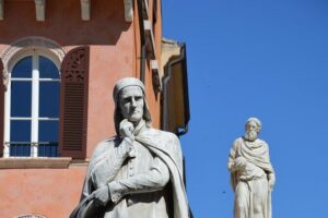 Hidden and fascinating Verona - 2 hour private walking tour - Where you start: Piazza Bra and the “main streets” mindset