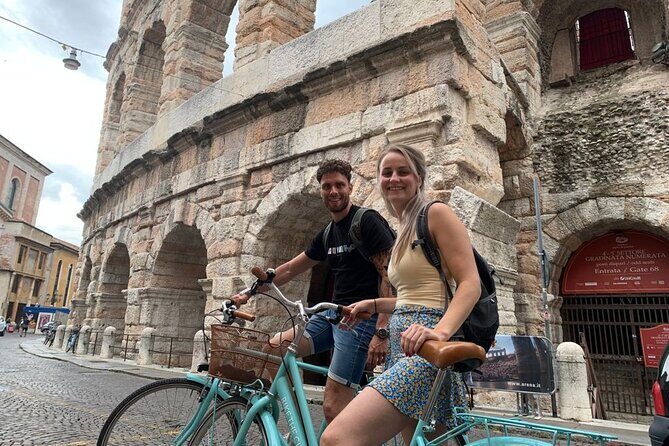 Highlights and hidden gems Verona Bike Tour - Stop 3: Casa di Giulietta (Juliet’s bronze statue and the courtyard vibe)