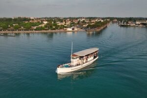 Lake Garda Cruise from Peschiera - What you see on the route: Lazise to Sirmione in one pass