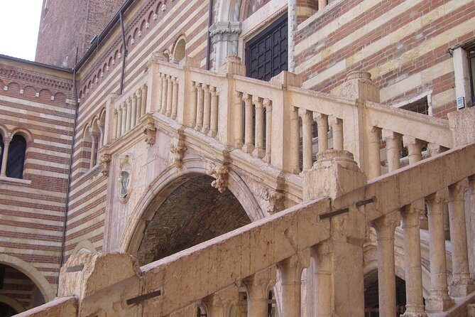 Passionate Verona: Living Romeo and Juliet's Story - Piazza dei Signori: the likely place where they met