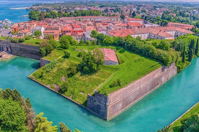 Peschiera Walking Tour- Passeggiata nella storia - Roman Ruins Inside the Same Perimeter: Extra Credit for History Fans