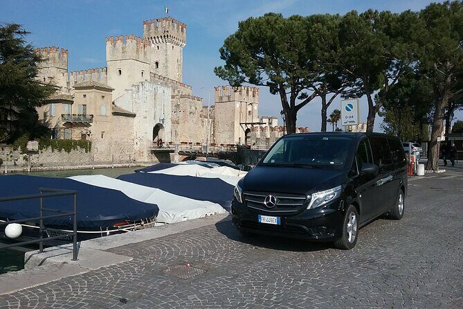 Private Transfer to Verona - Getting picked up: the name-sign and tablet system