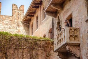 The Highlights of Verona Small Group Walking Tour - Starting Point Options: Arena Area vs. Theater Area