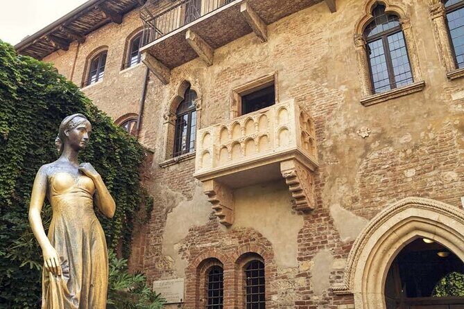 Tour to discover the Unique History of Verona, the City of Art - Arco dei Gavi and Porta Borsari: Roman Verona in plain sight
