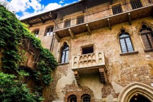 Verona Arena and Historic Highlights: A Guided Walking Tour - Start at Arena di Verona (P.za Brà, 1) and end at Juliet’s House