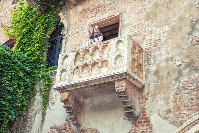 Verona Arena and Historic Highlights: A Guided Walking Tour - Stop 2: Castelvecchio Old Castle—fortress walls and museum art