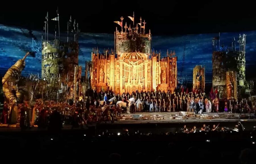 Verona: Arena di Verona Opera Ticket - What to bring (and what the entrance may refuse)