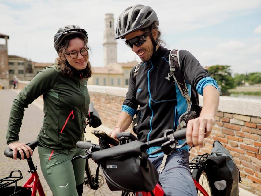 Verona Bike Tour, self-guided - Castelvecchio Bridge: a short photo stop that sets the rhythm