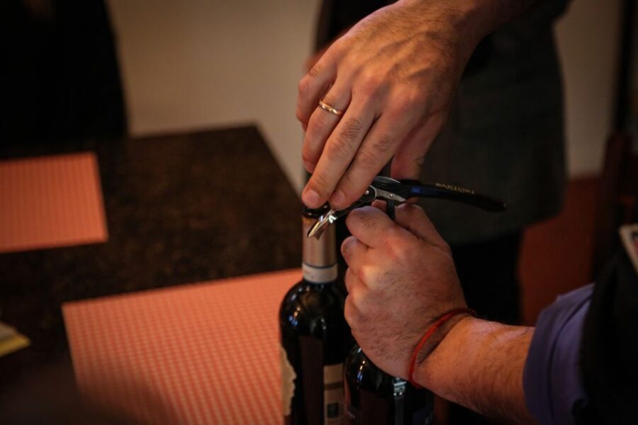 Verona: Classic Valpolicella Wine Tasting Experience - Meeting at Botteghetta: What to Expect and What to Bring