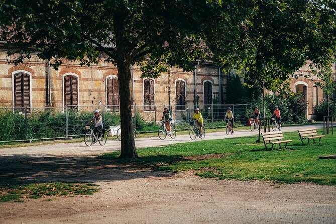 Verona e-bike tour: city center and panoramic views - Arena di Verona, Piazza Bra, and the Fortress Bridge at Castelvecchio