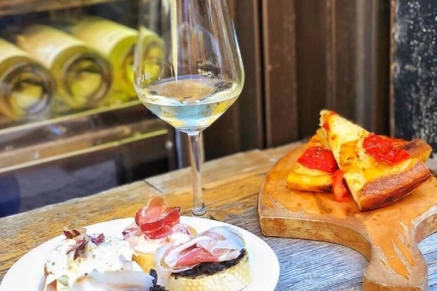 Verona: Full Meal & Wine Tasting Walking Tour - Basilica di Santa Anastasia: Where the Menu Turns Regional