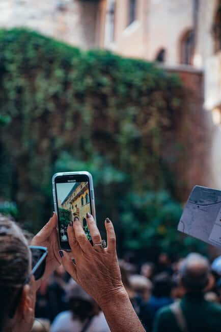 Verona: Highlights Walking Tour with Arena Priority Access - Piazza Brà Break: A 30-Minute Reset Before the Arena