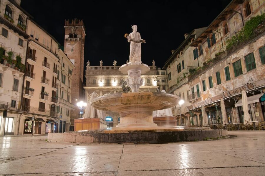 Verona: Interactive map for a self-guided tour. - Ticket and booking links: convenience with a warning label