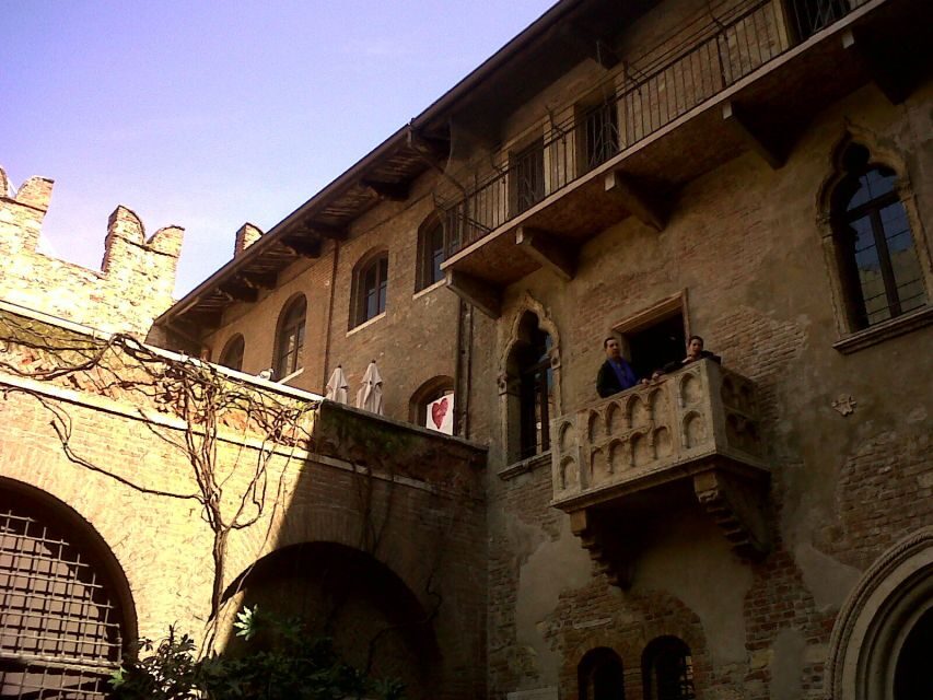 Verona: Private 2-Hour Walking Tour - The Romeo and Juliet balcony stop in a narrow alley