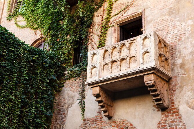 Verona Scavenger Hunt and Highlights Self Guided Tour - Castelvecchio museum area: two puzzle stages worth planning for