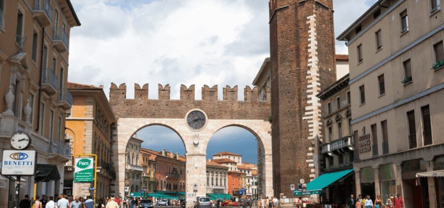 Verona Self Guided Walking Tour with an APP - A 3-Hour Verona Walk That Lets You Set the Pace