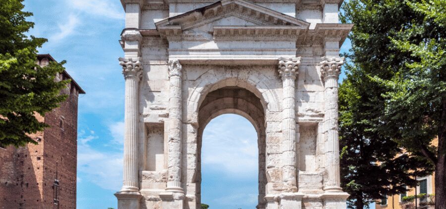 Verona Self Guided Walking Tour with an APP - Piazza-Style Market Energy and a Historic Square