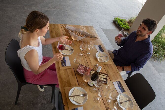 Visit and wine tasting at Tenuta La Cà - The countryside stop: life, vines, soil, and terroir